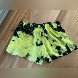 Hard tail shorts size adult small